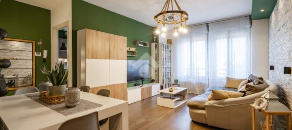 Квартира с 2 спальнями в Пескате, Италия № 298377 4