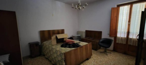 4-salle Maison à Pistoia, Italy No. 30664 7