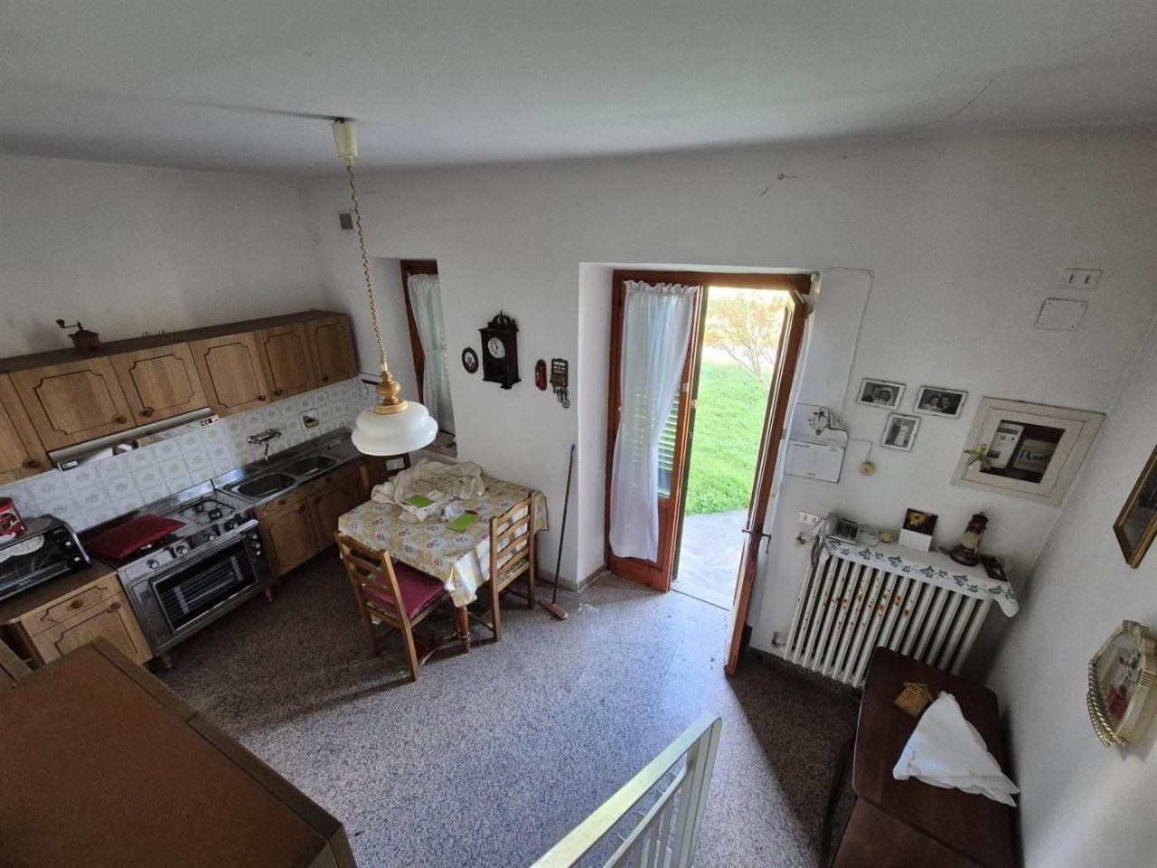 4-salle Maison à Pistoia, Italy No. 30664