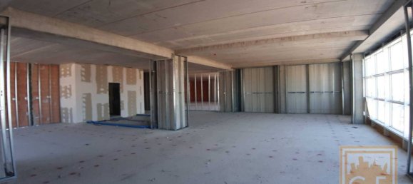 Офис с 1 комнатой в Монтебеллуна, Италия № 89311 3