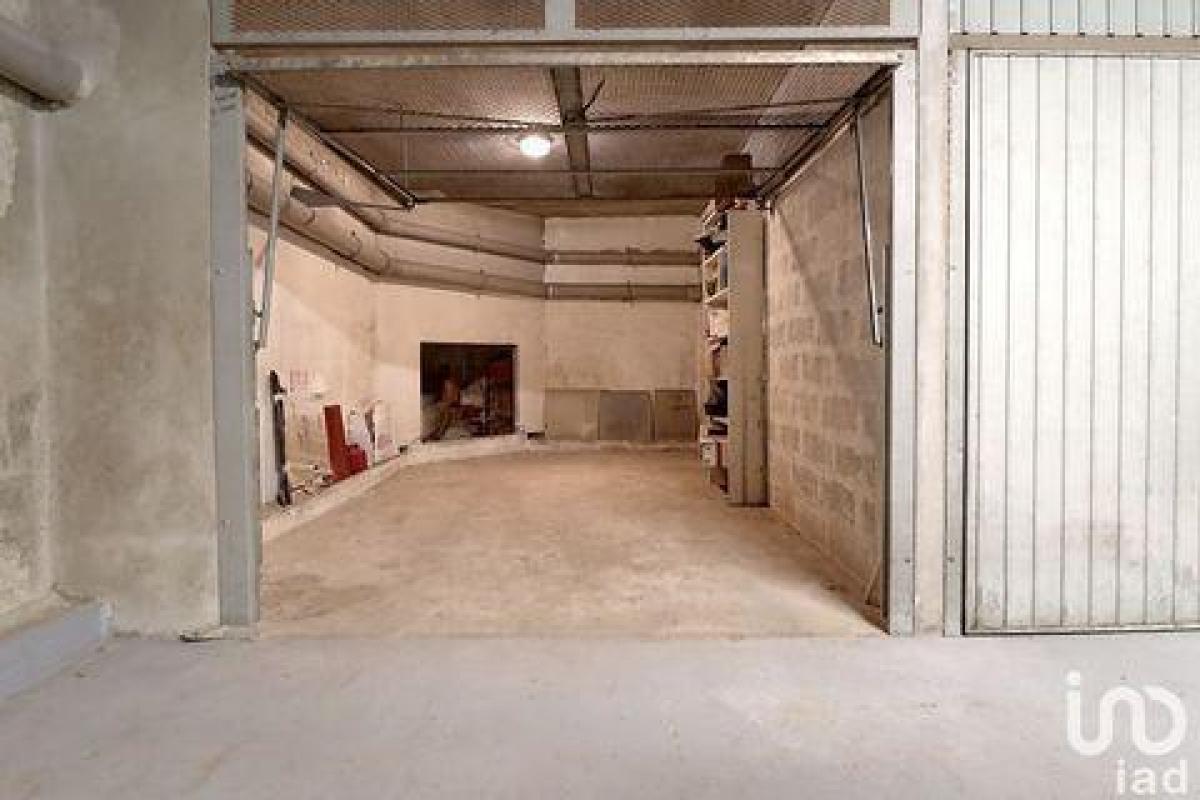 14m² Shop in Cannes, France No. 17132