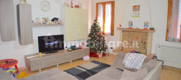 6 غرف نوم منزل في Roverchiara, Italy رقم 52525 6