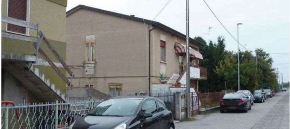5-salle Appartement à Legnago, Italy No. 195058 2