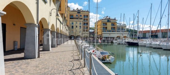 2 rooms Commercial property in Genoa, Italy No. 123618 23