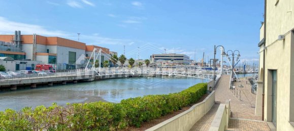 2 rooms Commercial property in Genoa, Italy No. 123618 15