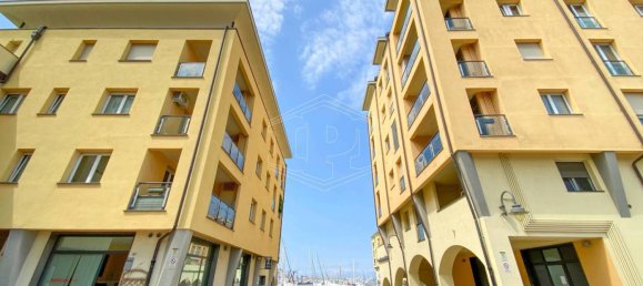 2 rooms Commercial property in Genoa, Italy No. 123618 9