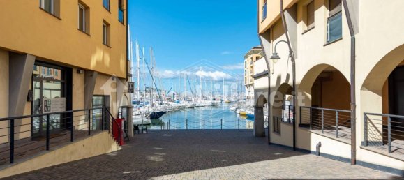 2 rooms Commercial property in Genoa, Italy No. 123618 10