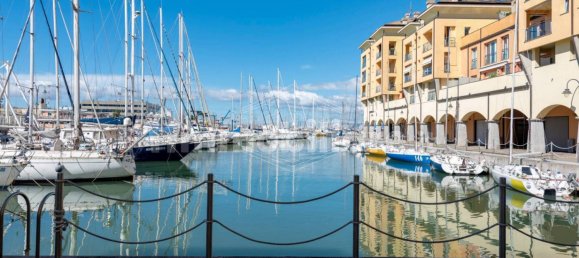 2 rooms Commercial property in Genoa, Italy No. 123618 19