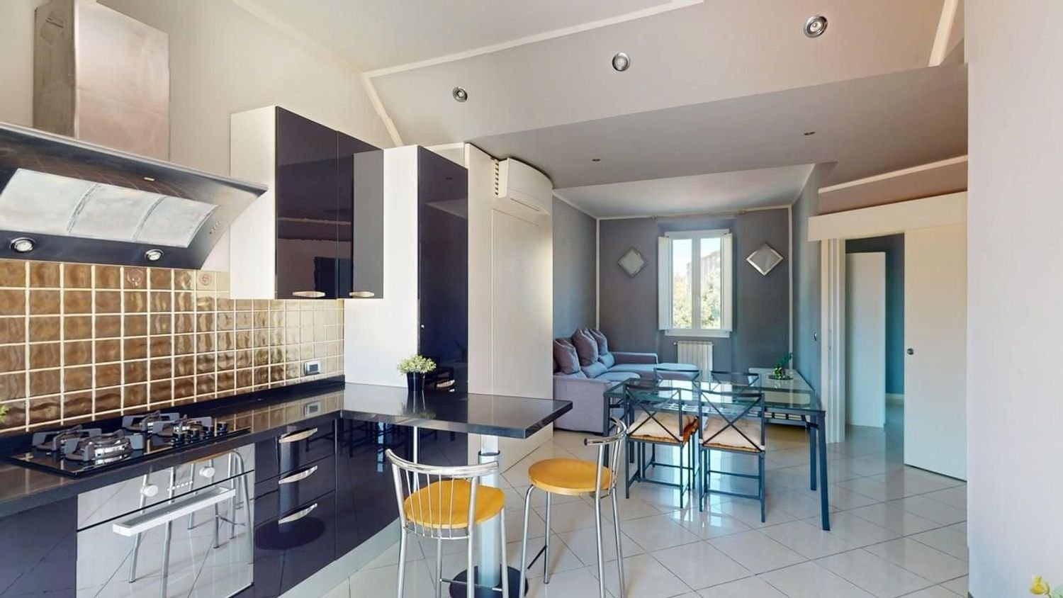 2 rooms Apartment in Florence, Italy No. 266010