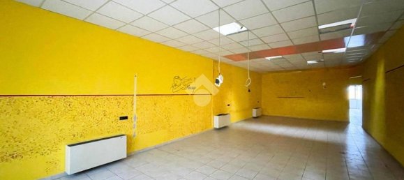 Escritório de 3 divisões em Monza, Italy N.º 146661 2