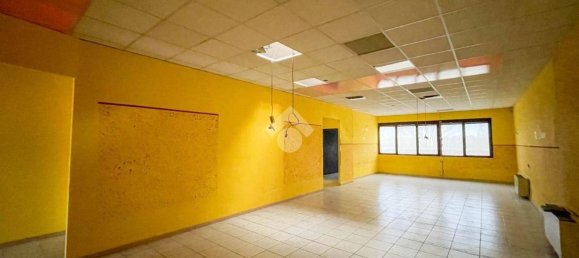 Escritório de 3 divisões em Monza, Italy N.º 146661 8