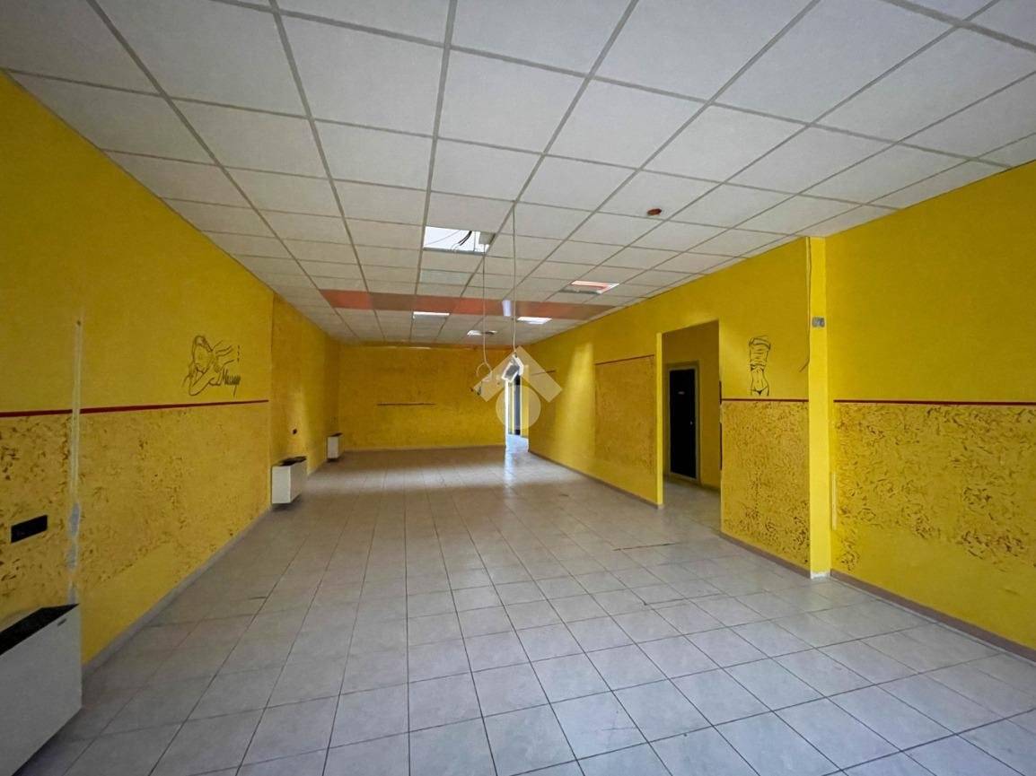 Escritório de 3 divisões em Monza, Italy N.º 146661