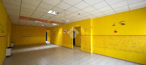 Escritório de 3 divisões em Monza, Italy N.º 146661 17