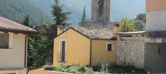 10 rooms House in Introdacqua, Italy No. 80488 17