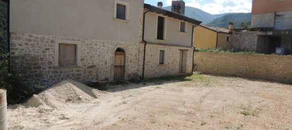 10 rooms House in Introdacqua, Italy No. 80488 13