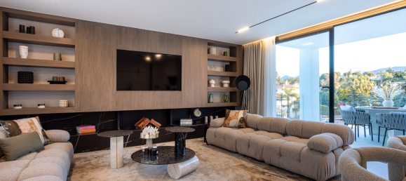 5 bedrooms Villa in Marbella, Spain No. 61077 24