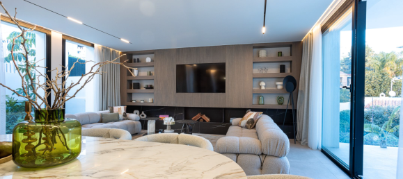 5 bedrooms Villa in Marbella, Spain No. 61077 25