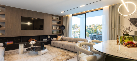 5 bedrooms Villa in Marbella, Spain No. 61077 2