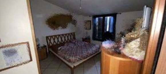 4 rooms House in Arezzo, Italy No. 43925 3