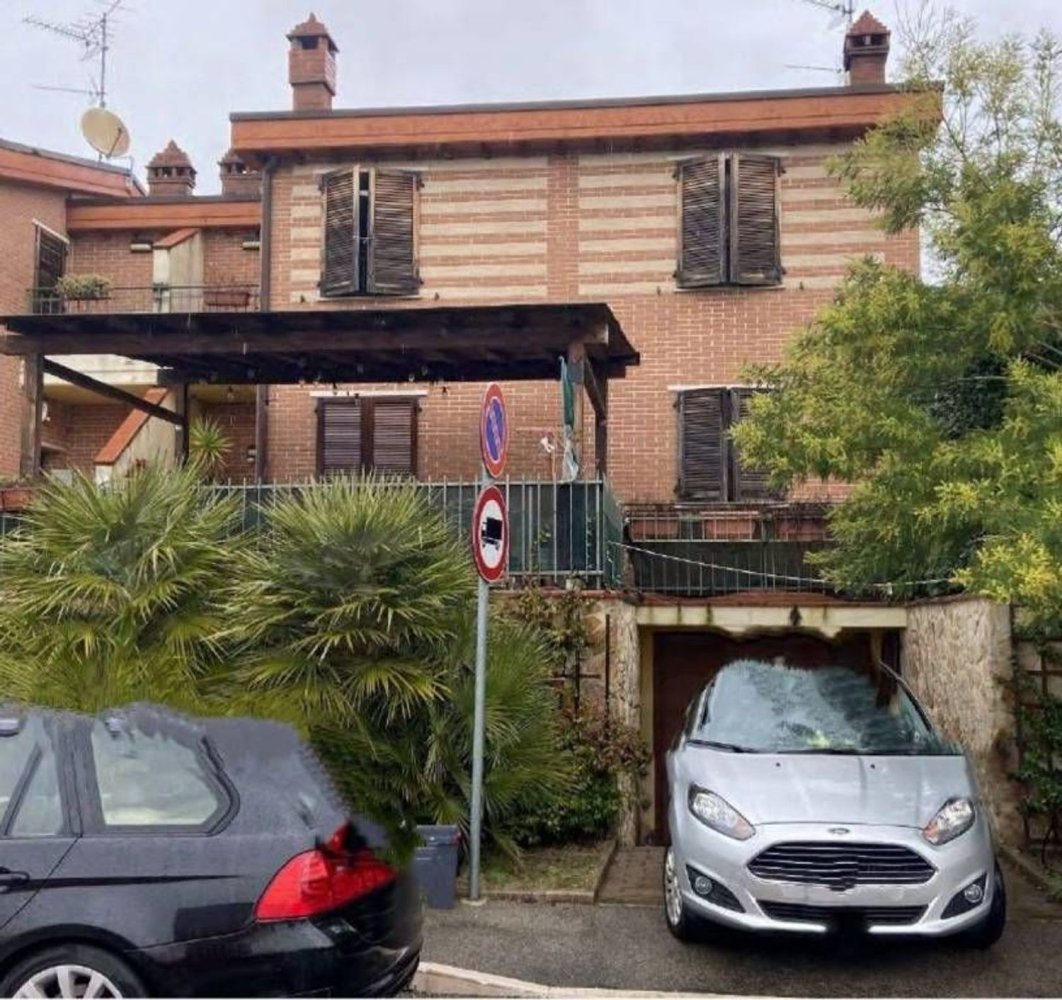 4 rooms House in Arezzo, Italy No. 43925