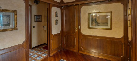 6 bedrooms Apartment in Turin, Italy No. 378179 6