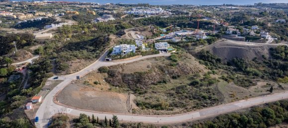 2537m² Land in Estepona, Spain No. 28747 3