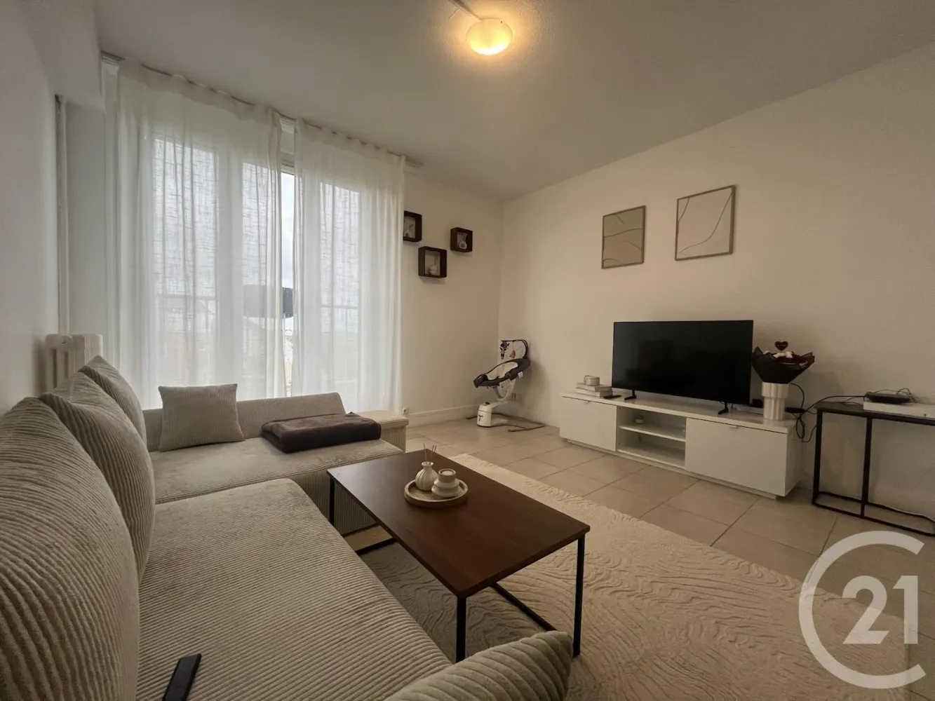 Квартира с 2 спальнями в Божанси, Франция № 321872