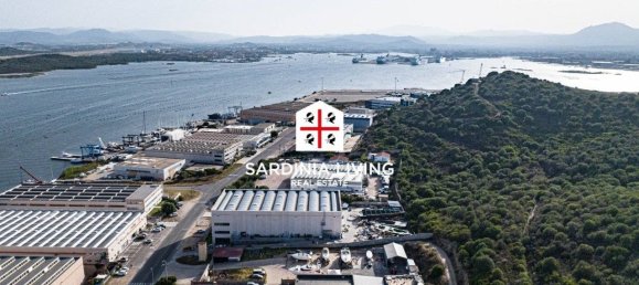 Entrepôt à Olbia, Italy 4000m² No. 50053 2