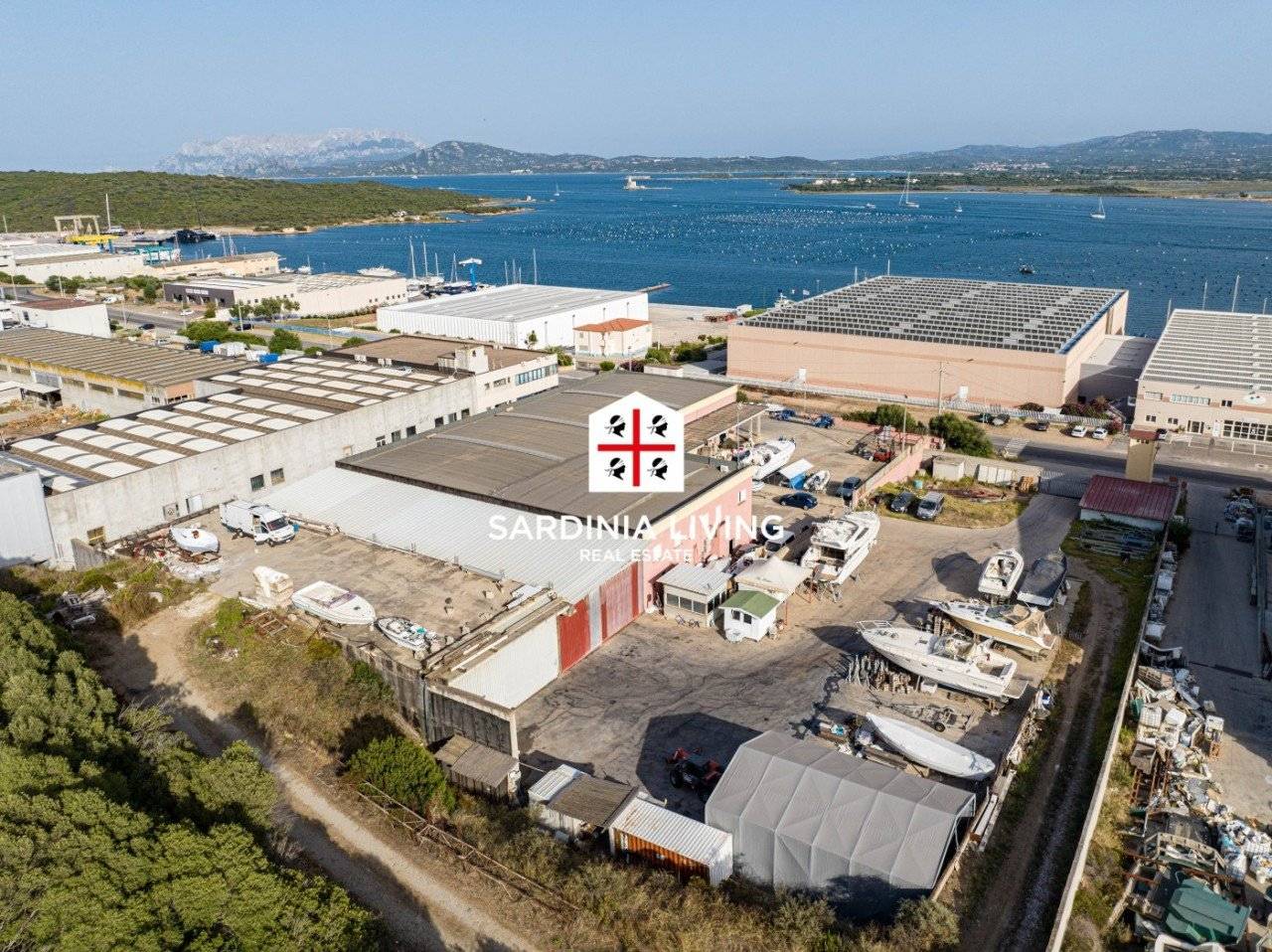 Almacén en Olbia, Italy 4000 m² No. 50053