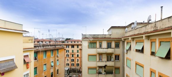 Квартира с 2 комнатами в Рим, Италия № 16399 7