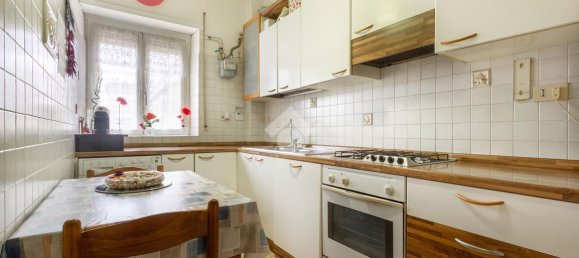 Квартира с 2 комнатами в Рим, Италия № 16399 5