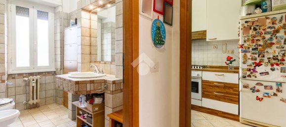 Квартира с 2 комнатами в Рим, Италия № 16399 4