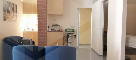 3 rooms Commercial property in Bari, Italy No. 17303 5
