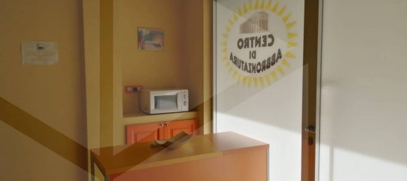 3 rooms Commercial property in Bari, Italy No. 17303 11