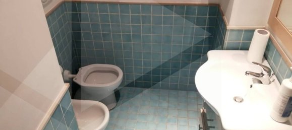 3 rooms Commercial property in Bari, Italy No. 17303 8