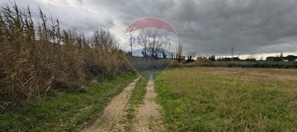 Земельный участок с 1 комнатой в Фолиньо, Италия № 2448 9