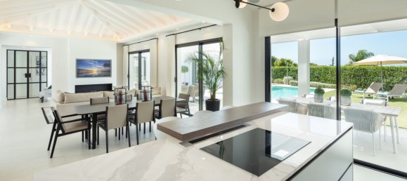 4 bedrooms Villa in Marbella, Spain No. 133532 10