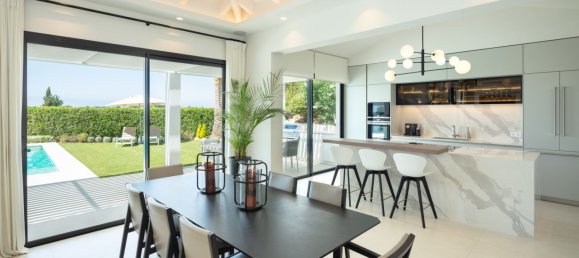 4 bedrooms Villa in Marbella, Spain No. 133532 8