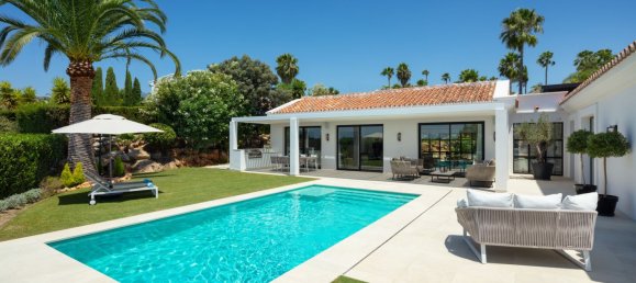 4 bedrooms Villa in Marbella, Spain No. 133532 3