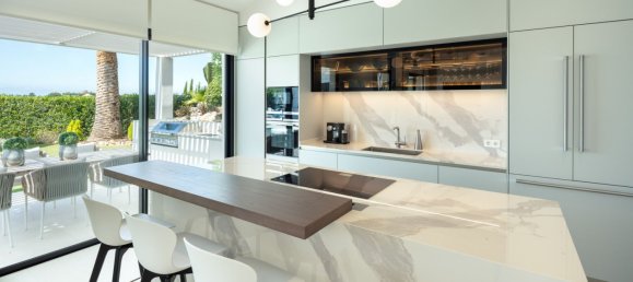 4 bedrooms Villa in Marbella, Spain No. 133532 9