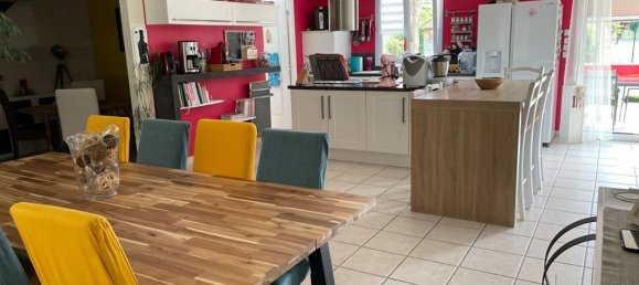 5 bedrooms House in Villetrun, France No. 243865 3