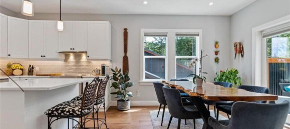 3 bedrooms House in British Columbia, Canada No. 1201 10