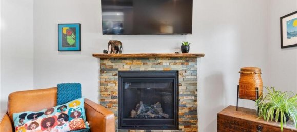 3 bedrooms House in British Columbia, Canada No. 1201 3