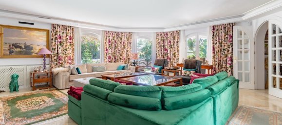 5 bedrooms Villa in Marbella, Spain No. 133948 4