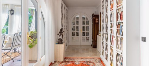 5 bedrooms Villa in Marbella, Spain No. 133948 6