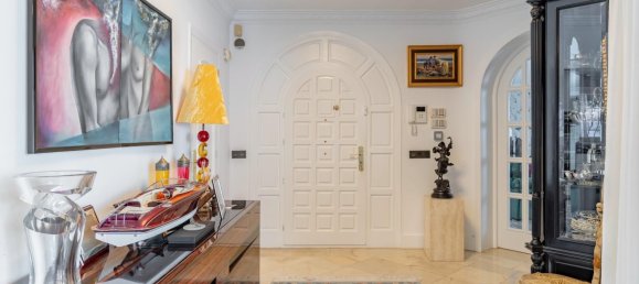 5 bedrooms Villa in Marbella, Spain No. 133948 16