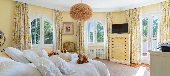 5 bedrooms Villa in Marbella, Spain No. 133948 8