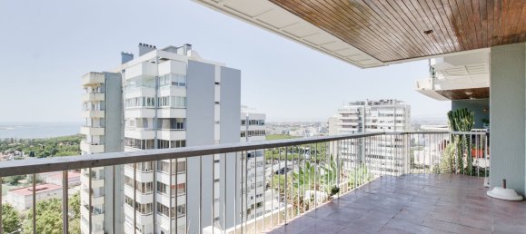 4 bedrooms Apartment in Lisbon, Portugal No. 131042 5