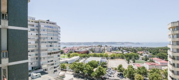 4 bedrooms Apartment in Lisbon, Portugal No. 131042 3