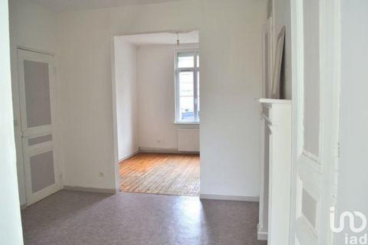 Casa de 4 dormitorios en Longueau, France No. 11045